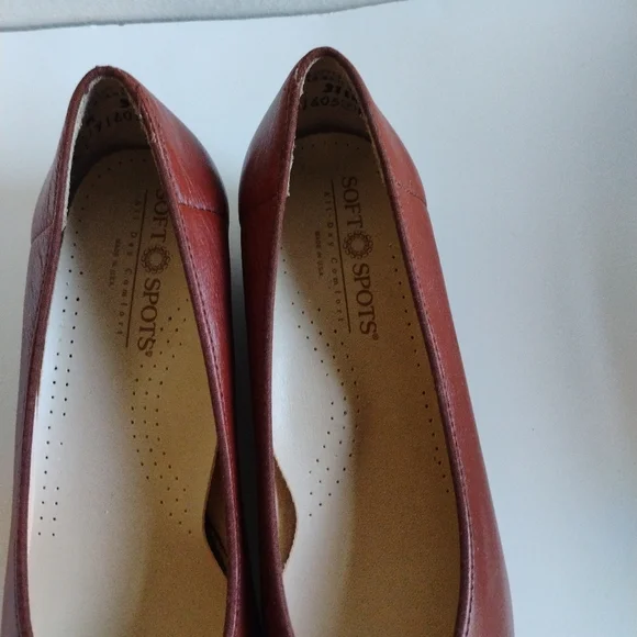 Softspots Women's Vintage Burgundy Leather Loafers - Picture 11 of 14